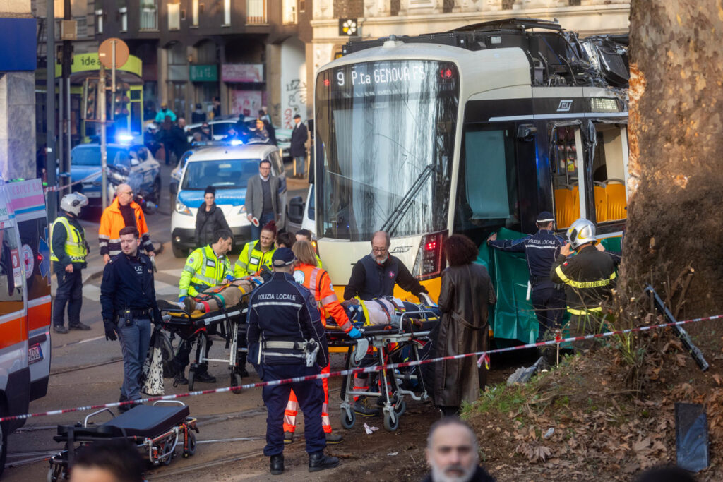Al menos dos muertos y 39 heridos en Milán (Italia) al estrellarse un tranvía contra un edificio