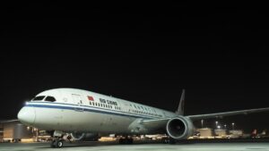 Al menos un muerto y siete heridos en un ataque con dron en el Aeropuerto Internacional Zayed, en Abu Dabi (EAU) | elperiodico.com