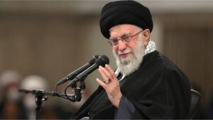 Alí Jamenei advirtió que un ataque de EEUU a Irán desatará una guerra regional