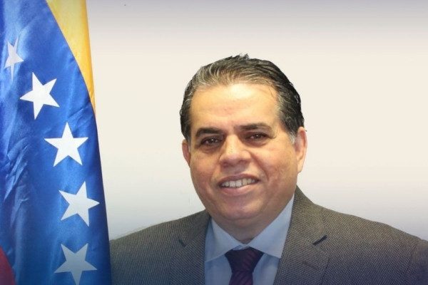 Almirante Orlando Maniglia asumirá la embajada de Venezuela en Colombia