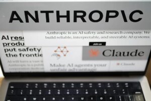 Anthropic denuncia que el Departamento de Defensa de EEUU les exige eliminar todas las salvaguardas que impiden usar la IA para vigilancias masivas de estadounidenses y el uso de drones armados autónomos | elmundo.es