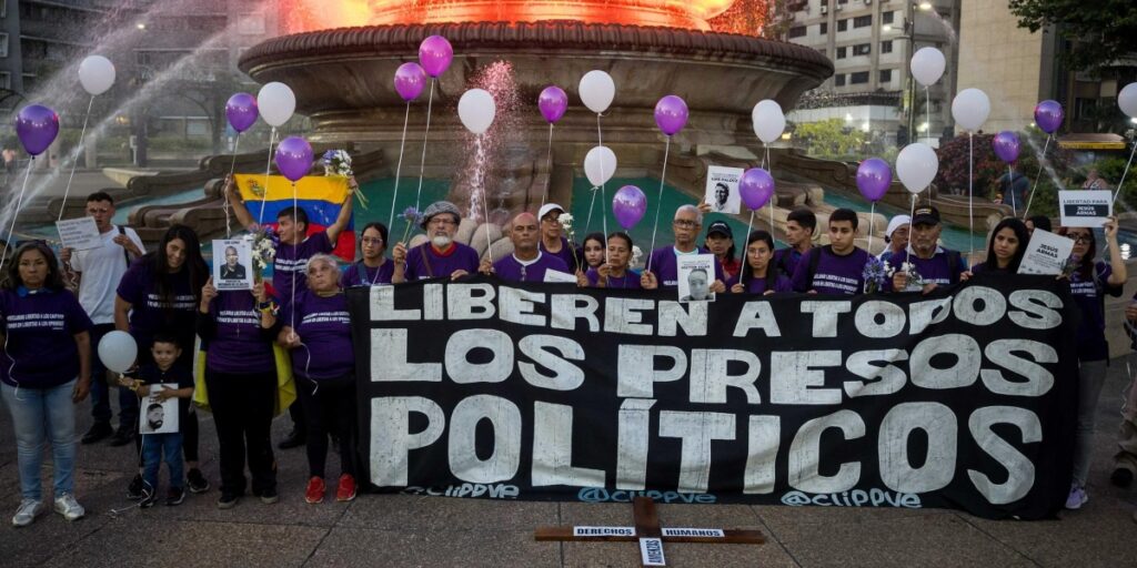 Familiares realizan viacrucis en Caracas por la libertad de presos políticos (1)