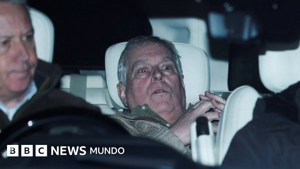 Arrestan durante unas horas al expríncipe Andrés, hermano del rey Carlos III, bajo sospecha de mala conducta en un cargo público