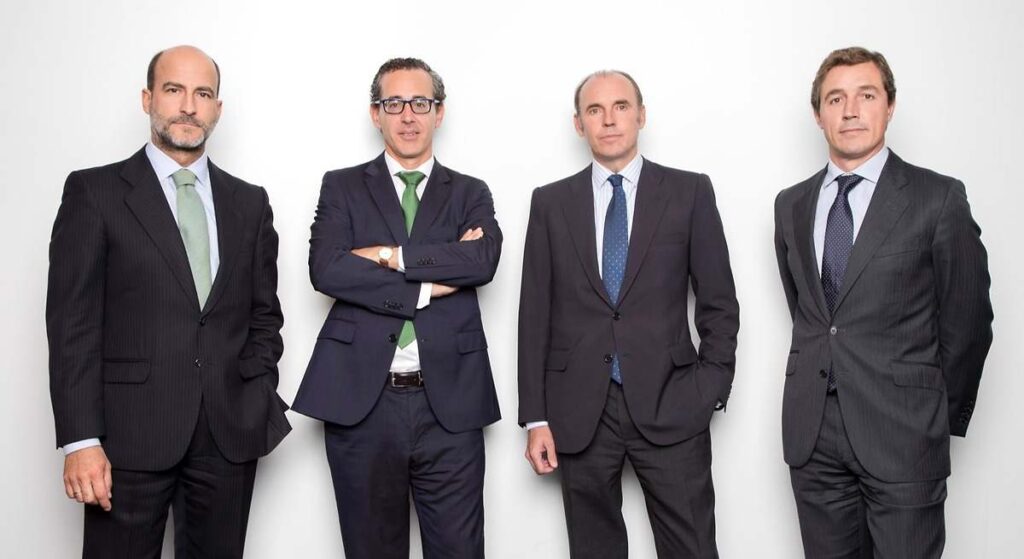 Azvalor lidera la clasificación de los mejores fondos activos de bolsa global con rendimientos superiores al 14%