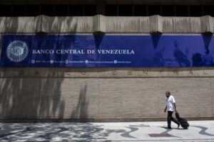 Bloomberg: BCV vendió casi seis toneladas de oro en medio de la escasez de dólares