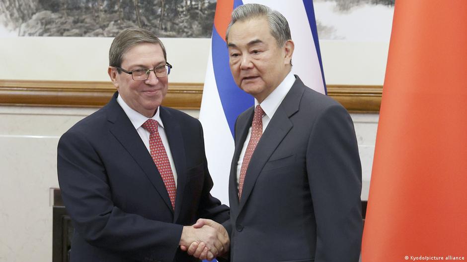 China recibe a Bruno Rodríguez y reitera su apoyo a Cuba