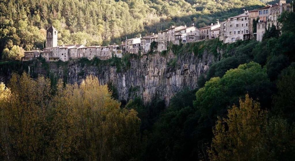 Científicos ven con preocupación la grieta de 17 metros que ha aparecido en este pueblo español