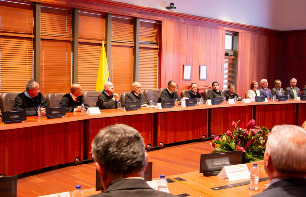 Corte de Colombia sancionó a abogado por uso negligente de IA 