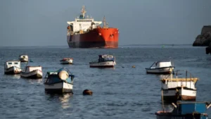 Estados Unidos autoriza temporalmente la venta de petróleo iraní varado en el mar – AlbertoNews