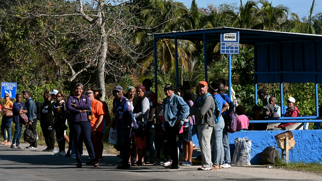 Cuba sumergida en planes de contingencia ante bloqueo petrolero de EEUU : IPS Agencia de Noticias