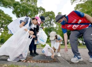 De recoger residuos a competencia mundial: así es el deporte japonés spogomi | National Geographic