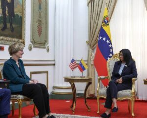 Delcy Rodríguez recibe en Caracas a la enviada de Trump para Venezuela | europapress.es
