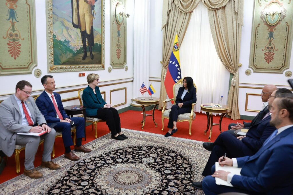 Delcy Rodríguez recibe en Miraflores a Laura Dogu, encargada de negocios de EEUU