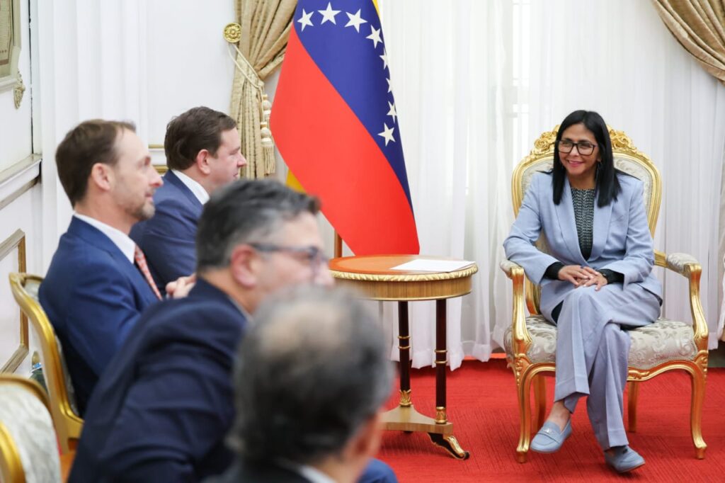 Delcy Rodríguez se reúne con directiva de Shell para evaluar proyectos de gas en Venezuela