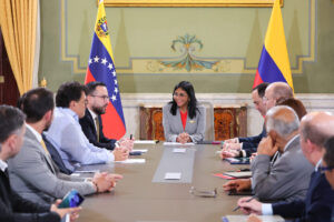 Delcy Rodríguez se reunió con delegación de la República de Colombia
