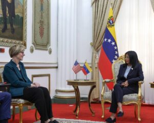 Delcy Rodríguez se reunió con la Encargada de Negocios de EEUU