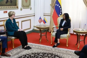 Delcy Rodríguez y diplomática de EE.UU. abordan en Caracas plan de Trump sobre Venezuela