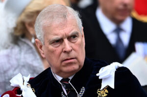 Detenido el expríncipe Andrés, hermano del rey británico Carlos III y vinculado con el pederasta Epstein