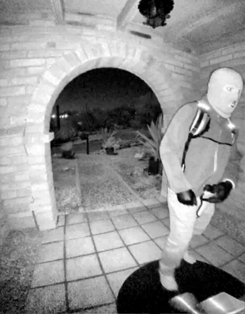 Fotografía tomada de la cuenta oficial de la red social X del director del FBI, Kash Patel, que muestra al posible sospechoso de la desaparición de Nancy Guthrie.