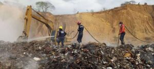 Detienen a hombre de 74 años por incendio en vertedero