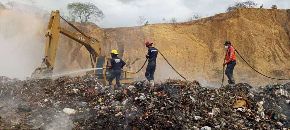 Detienen a hombre de 74 años por incendio en vertedero