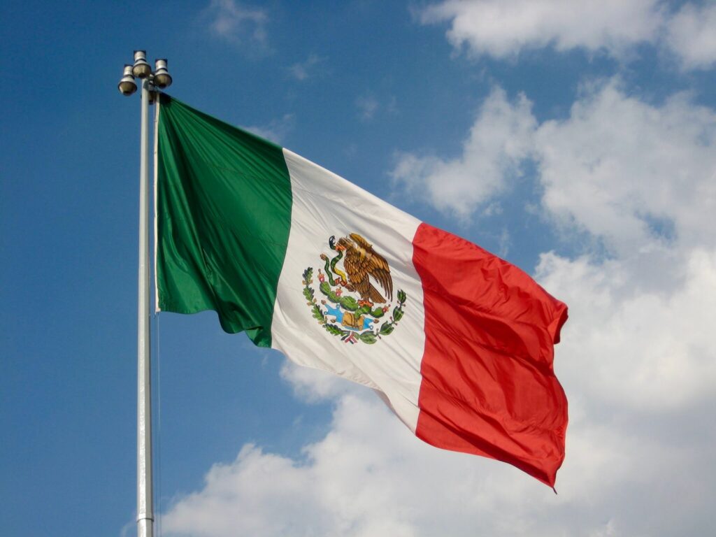 Día de la Bandera de México: cómo cambió este emblema en sus más de dos siglos de historia | National Geographic
