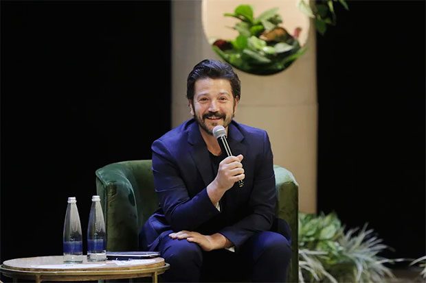 Diego Luna revela que Alfonso Cuarón le "enseñó a hablar cine" en 'Y tu mamá también'