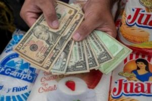Dólar oficial subió 0,50% este lunes y se cotizará en Bs.372,11 este 3 de febrero