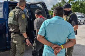 EE.UU. continuará redadas migratorias durante el cierre del DHS