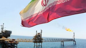 EEUU llama a evitar el Golfo mientras Irán analiza cerrar el Estrecho de Ormuz