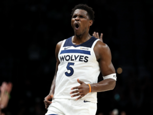 Edwards y Randle llevan a Timber a la victoria
