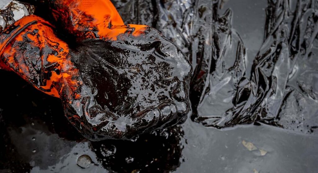 El Brent llega a los 70 dólares y se quedará ahí mientras no desaparezca el riesgo geopolítico