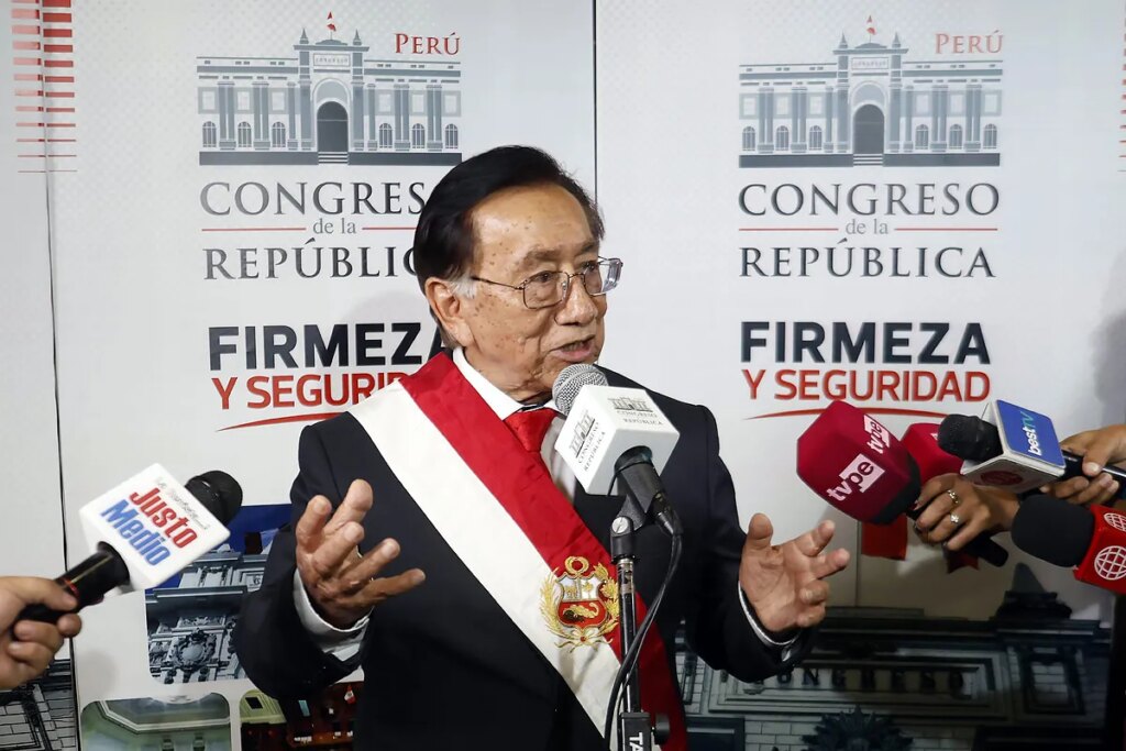 El Congreso de Perú elige al izquierdista Balcázar, aliado del golpista Castillo, como presidente interino