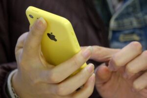 El FBI trató de acceder a su móvil, pero esta función lo impidió: así puedes activarla | elperiodico.com