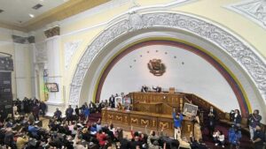 El Parlamento venezolano aprueba la primera discusión sobre una amplia ley de amnistía a los opositores