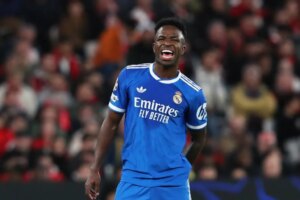El Real Madrid aporta a la UEFA todas las pruebas sobre presunto insulto racista a Vinicius | elmundo.es