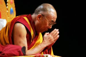 El dalái lama hace historia al ganar su primer Grammy a mejor audiolibro – AlbertoNews