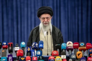 El líder supremo de Irán advierte a EEUU que «si empiezan una guerra, esta vez será una guerra regional» – AlbertoNews