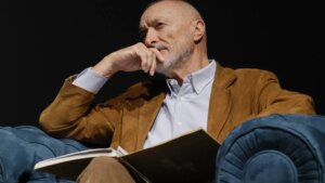 El pequeño bar de tapas con más de 50 años de historia que enamora a Arturo Pérez-Reverte cada vez que va a Sevilla
