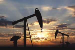 El petróleo de Texas supera los 65 dólares ante posible ataque de EEUU contra Irán