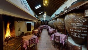 El restaurante escondido en una cueva donde han comido famosos como Tom Holland o Rodolfo Sancho que recupera recetas casi desaparecidas