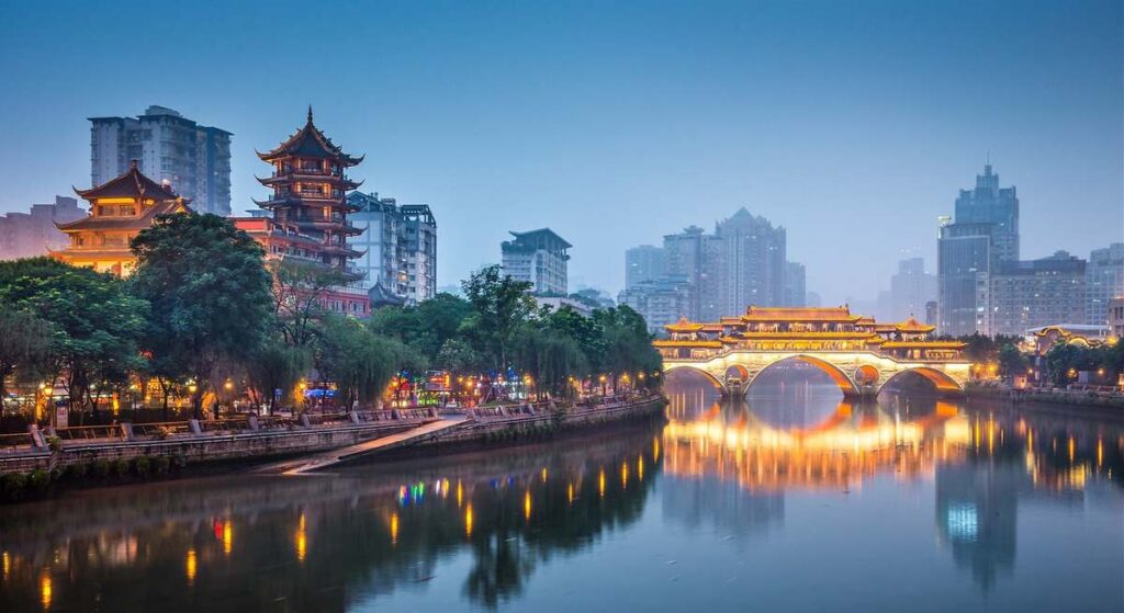 El yuan marca máximos de los últimos dos años tras el 'Sell America' de las autoridades chinas