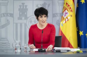 Elma Saiz critica que mientras Sánchez «alza la voz de España» en Múnich, Feijóo está en una «carrera ultra» con Vox | europapress.es