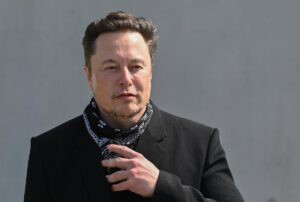 Elon Musk acusa a Sánchez de ser un «tirano» y un «traidor» con España por prohibir las redes sociales a menores de 16 | europapress.es