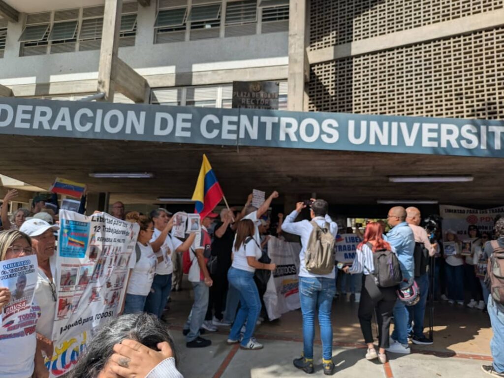 Estudiantes universitarios convocan una protesta el 12 de febrero