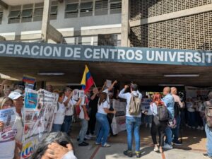 Estudiantes universitarios convocan una protesta el 12 de febrero