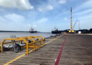 ExxonMobil y Chevron buscan asociarse con Guyana para desarrollar el sector petrolero