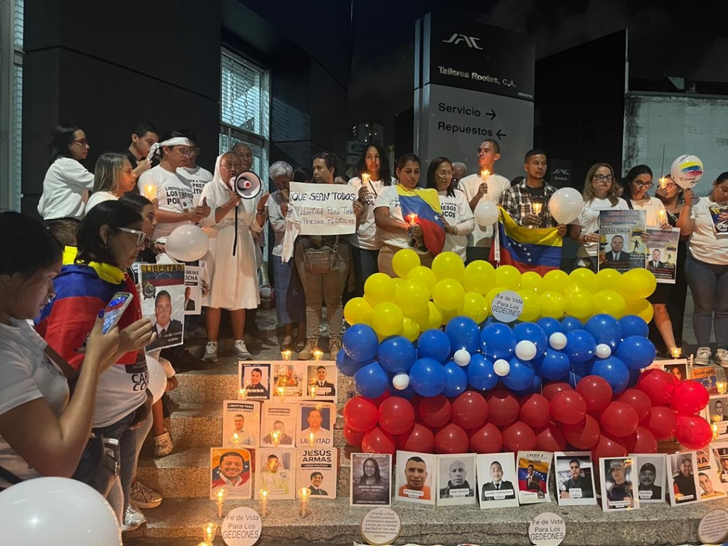 Familiares de presos políticos cumplen 26 días en vigilia
