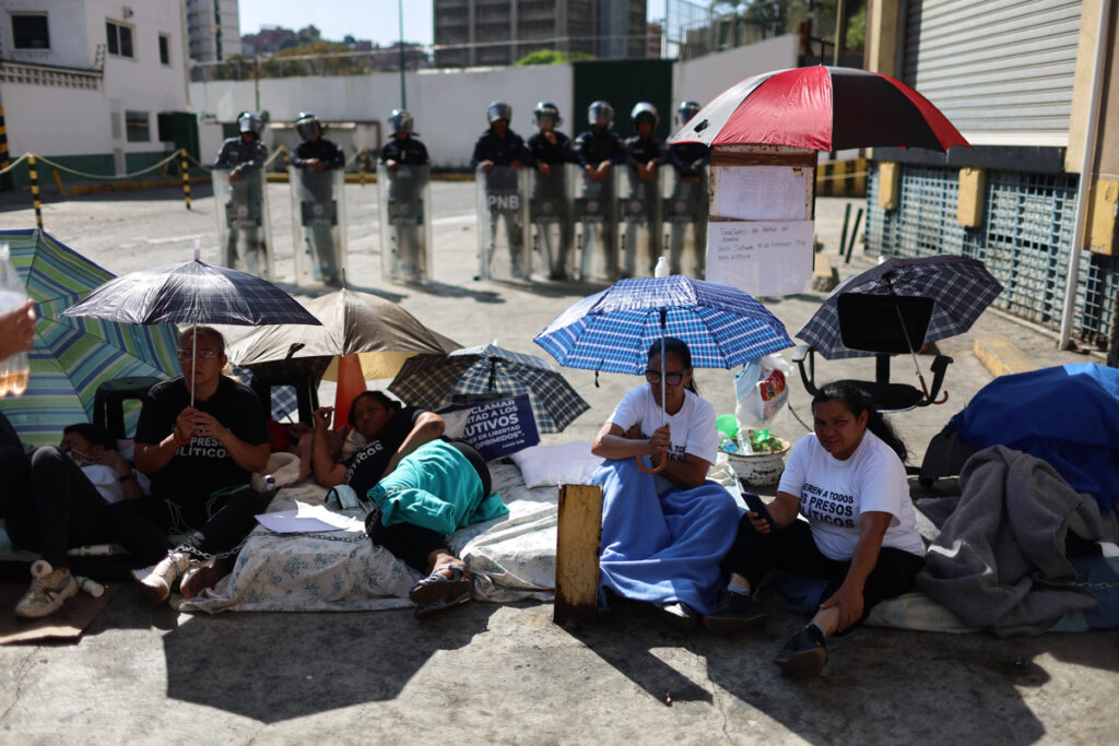 Familiares de presos políticos mantienen huelga de hambre en Zona 7