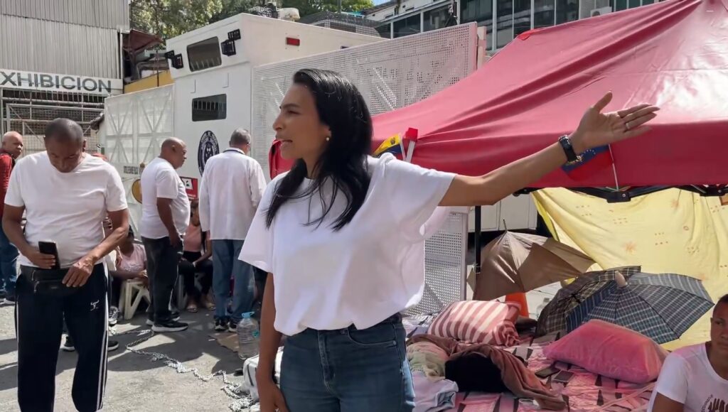 Familiares en Zona 7 denuncian negación de atención médica a presos políticos en huelga de hambre - AlbertoNews